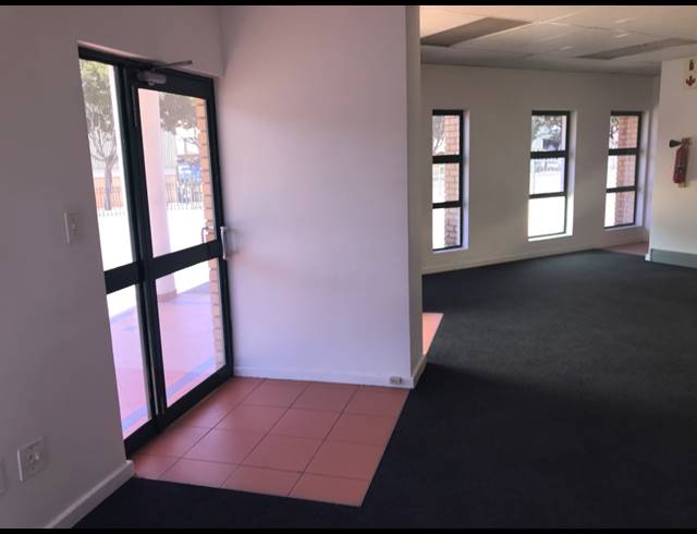 757M² WAREHOUSE TO LET IN JET PARK